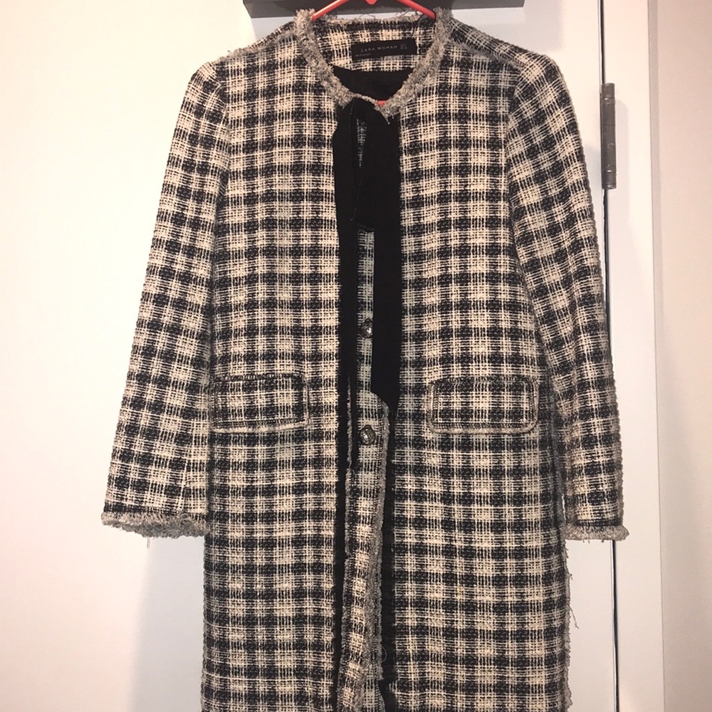 ZARA tweed jacket with bow and detailed buttons 🖤